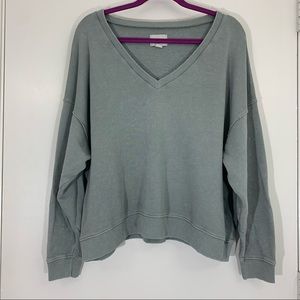 AEO washed out olive green vneck sweatshirt MEDIUM